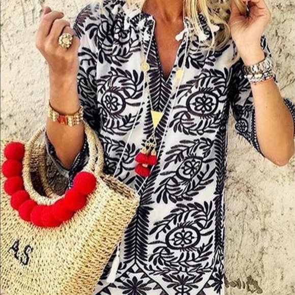 NWT Black and White Printed V-Neck Mini Dress; S - Picture 1 of 2